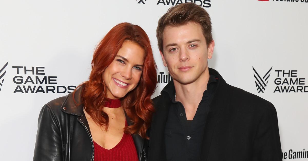 Courtney Hope and Chad Duell