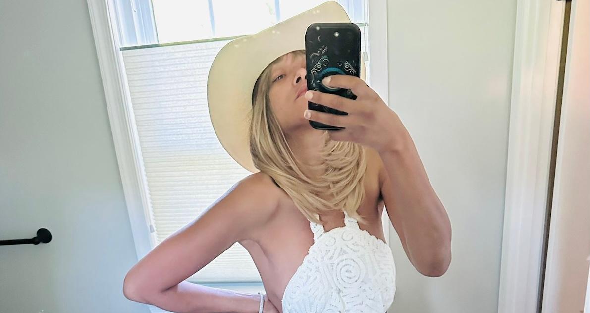 katie rost selfie