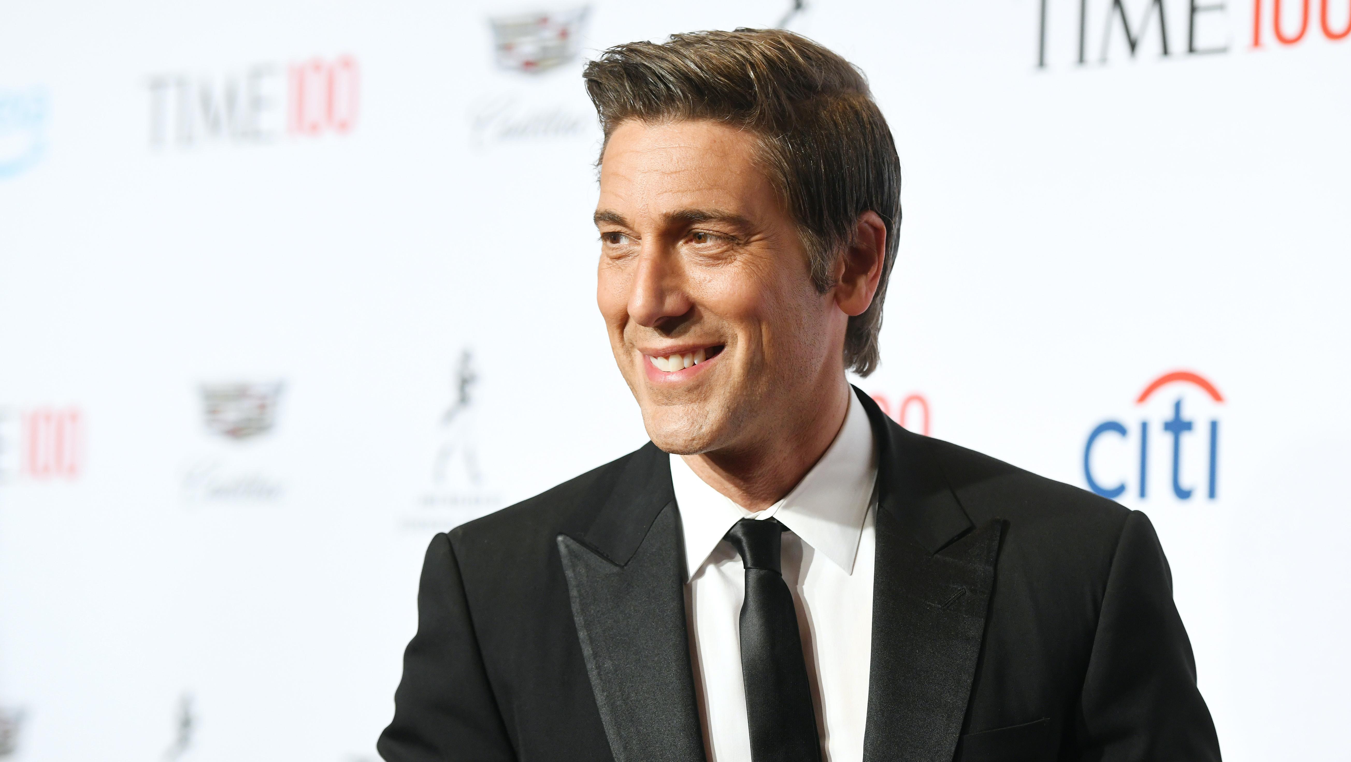 What's up With David Muir's Face? Social Media Users Chime In ...