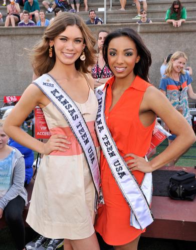 Alyssa Klinzing as Miss Kansas Teen Usa with Darrian Arch Miss Indiana Teen USA in May 2013