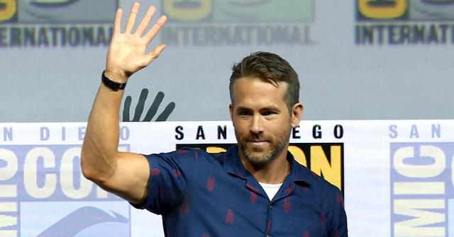 ryan reynolds comic con fan