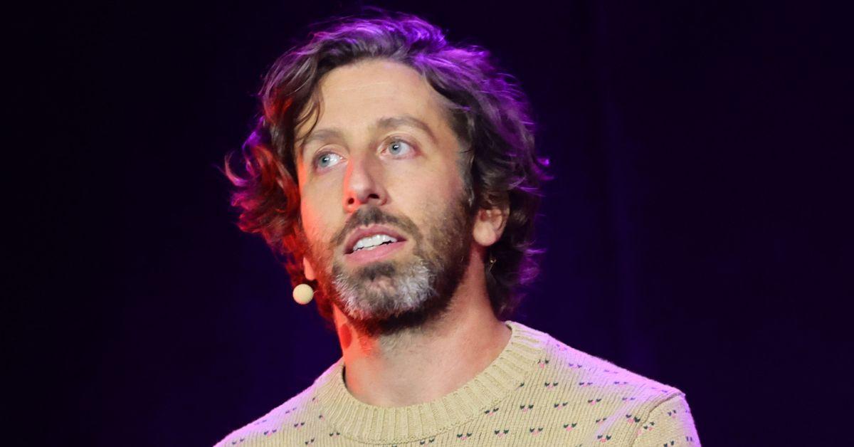 Simon Helberg performs during The Give Back-ular Spectacular! fundraiser 