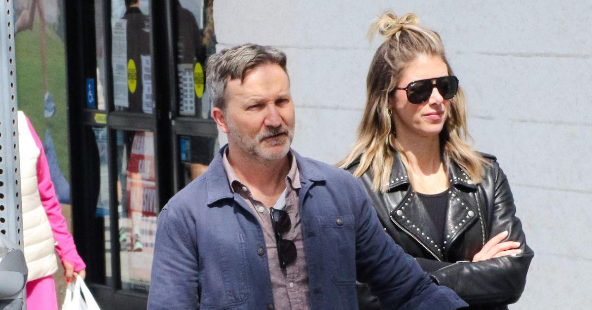  Breckin Meyer and Kelly Rizzo walking together in Los Angeles