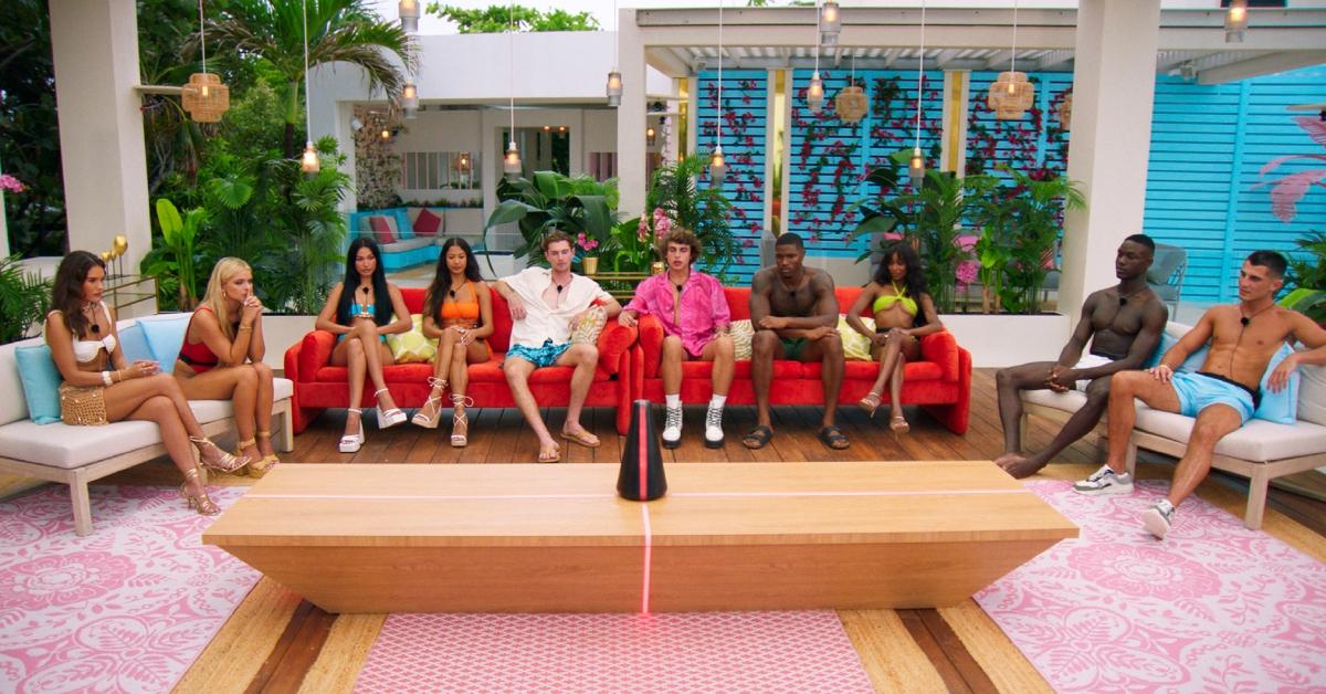 (L-R) Lucy, Gianna, Katherine, Kylisha, Jordan, Joao, Demari, Bri, Chris, Charlie at the cabana listening to Bad Lana.