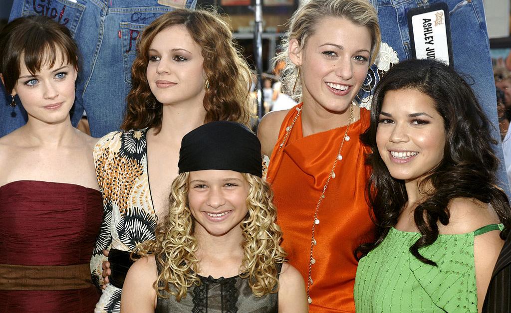 This Sisterhood of the Traveling Pants Reunion Is the Most Epic Selfie   Teen Vogue