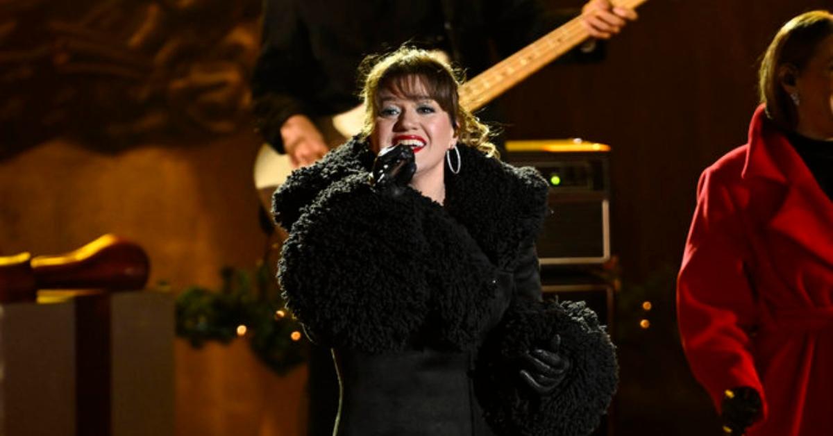 Kelly Clarkson singing at Rockefeller Center's Christmas Tree Lighting ceremony