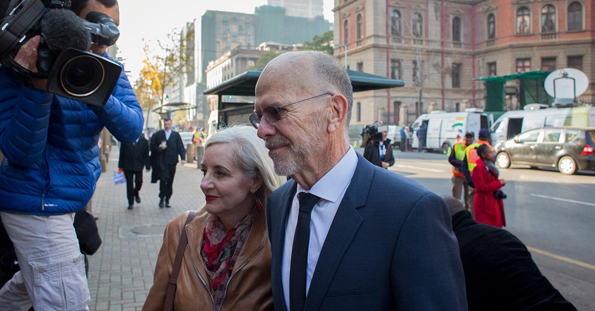 Arnold Pistorius with his wife entering the courtroom. 