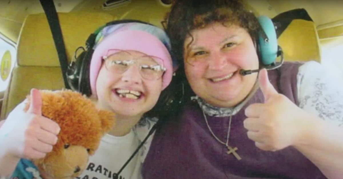 Gypsy Rose Blanchard and Dee Dee Blanchard give thumbs up in an airplane