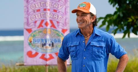 Jeff Probst in Episode 4