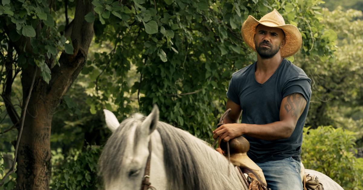 5.11 Field Watch en Noir porté par Daniel 'Hondo' Harrelson (Shemar  Moore) comme on le voit dans les tenues de la série télévisée SWAT (Saison 5  Épisode 7)