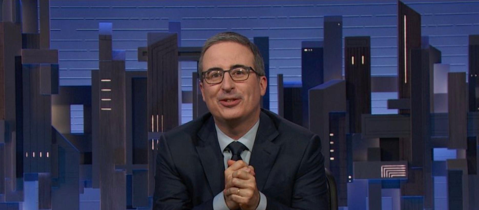 John Oliver a 'Last Week Tonight with John Oliver'-ben az HBO-n.