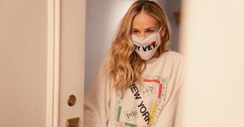 Carrie (Sarah Jessica Parker) wearing a New York Monopoly sweatshirt