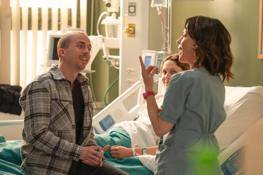 Frankie Muniz as Jace, Tess Goldwyn as Isla, and Leslie Rodriguez Kritzer as Nurse Giselle on 'The Resident'