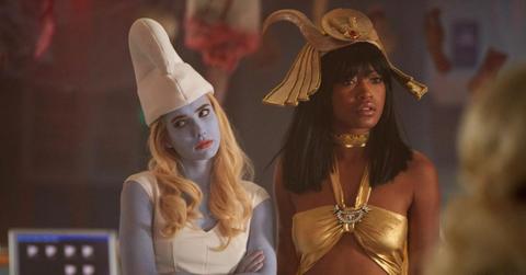 (l-r): Emma Roberts and Keke Palmer on 'Scream Queens'
