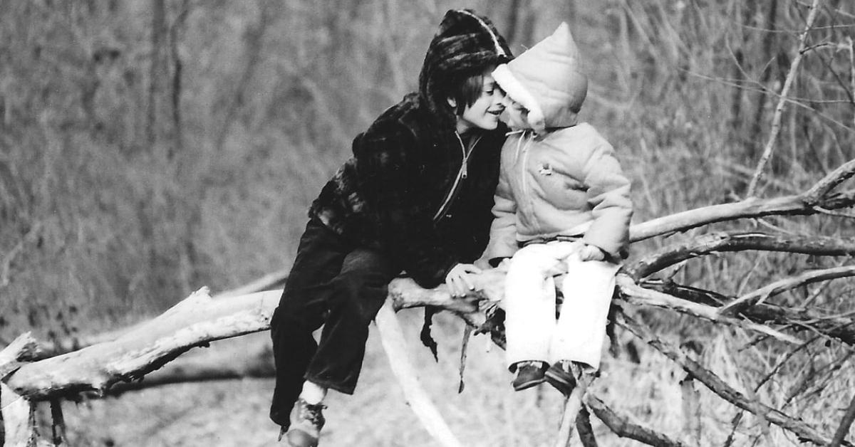 Ron Goldman (L) with Kim Goldman (R) sitting on a tree branch as children