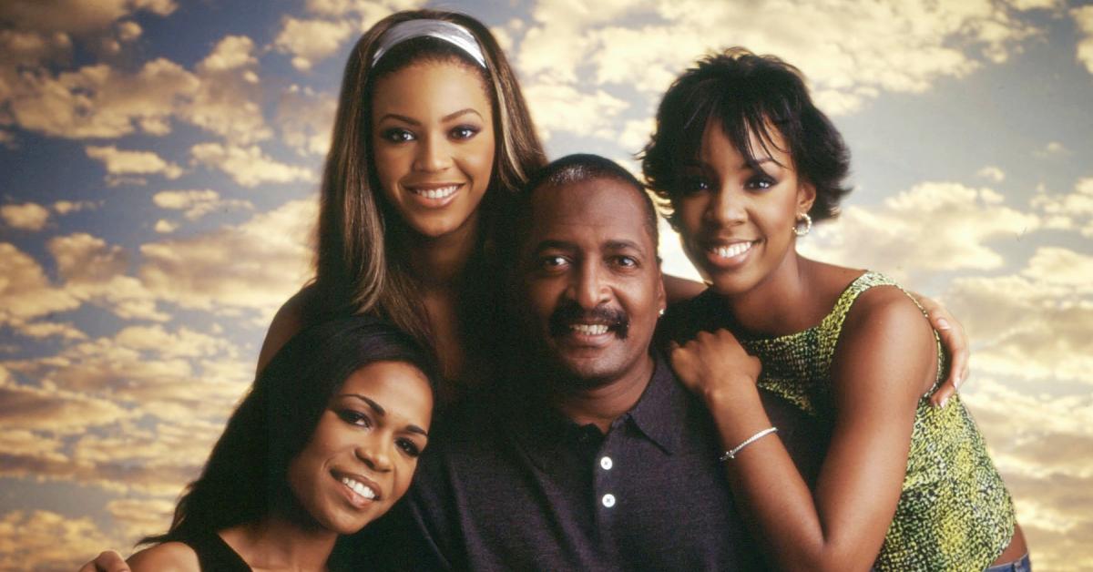 Destiny's Child and Mathew Knowles in 2000