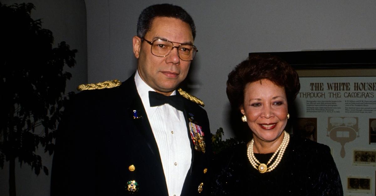 Colin Powell and his wife, Alma, arrive at the White House to attend a State Dinner.