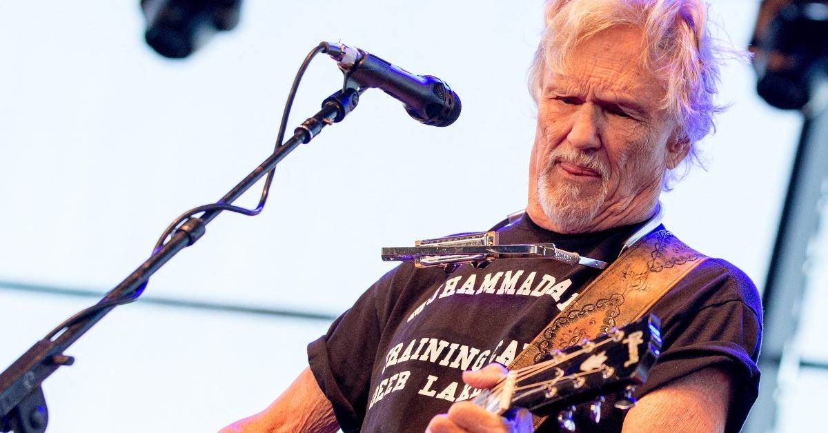 Kris Kristofferson performing