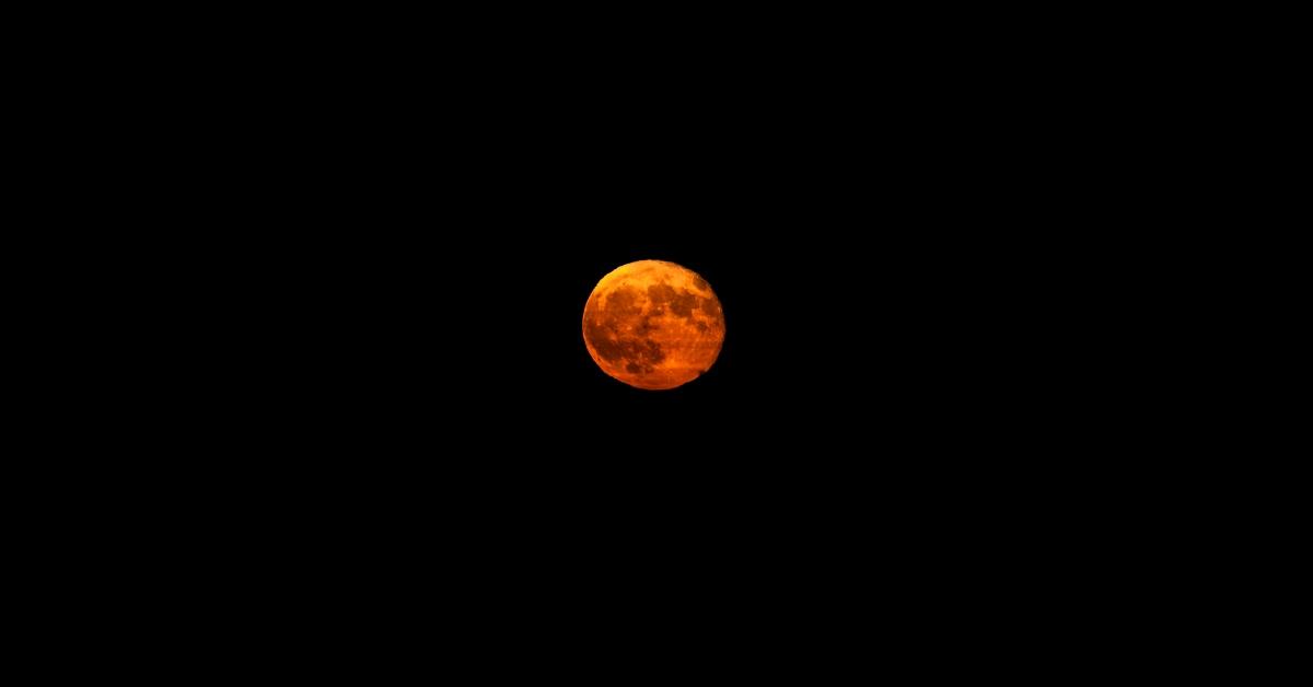 An orange moon in Chicago