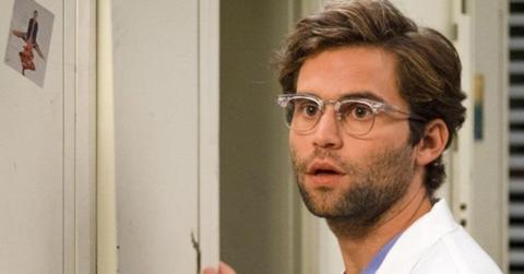 Schmitt (Jake Borelli)