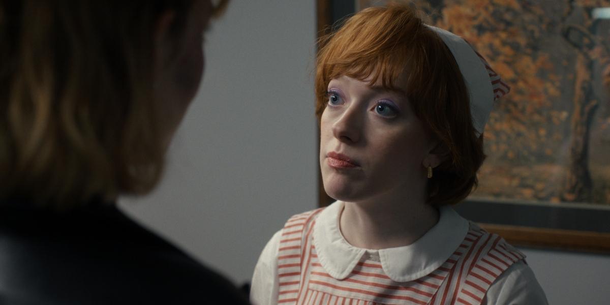 Vickie confronts Robin in Stranger Things.