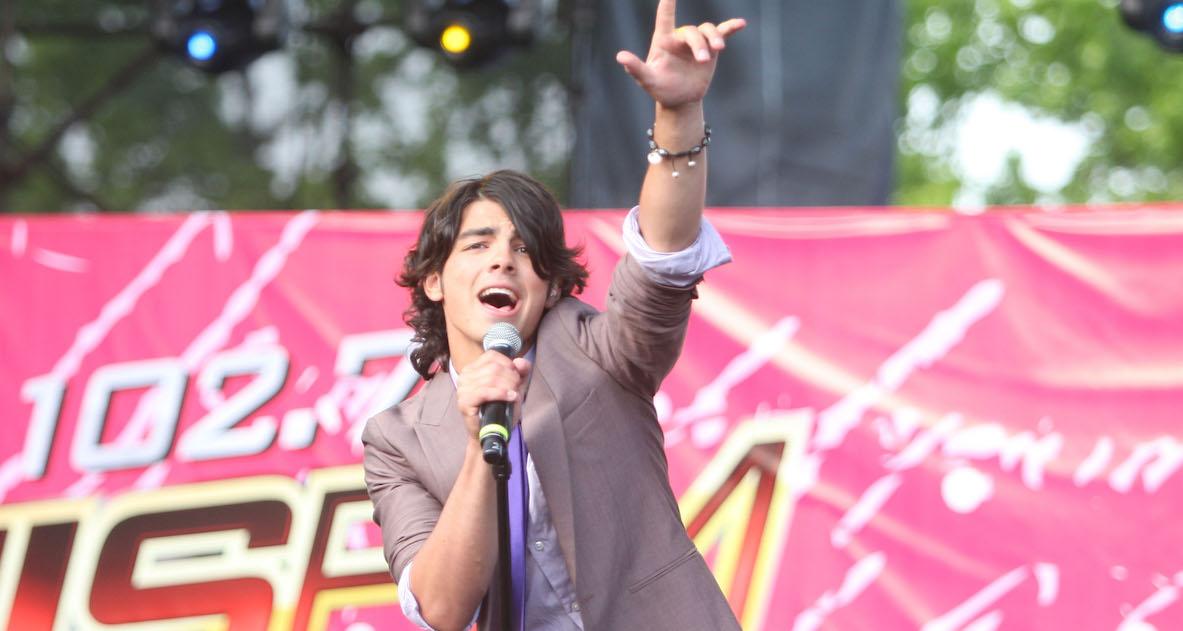 Joe Jonas performing in 2008