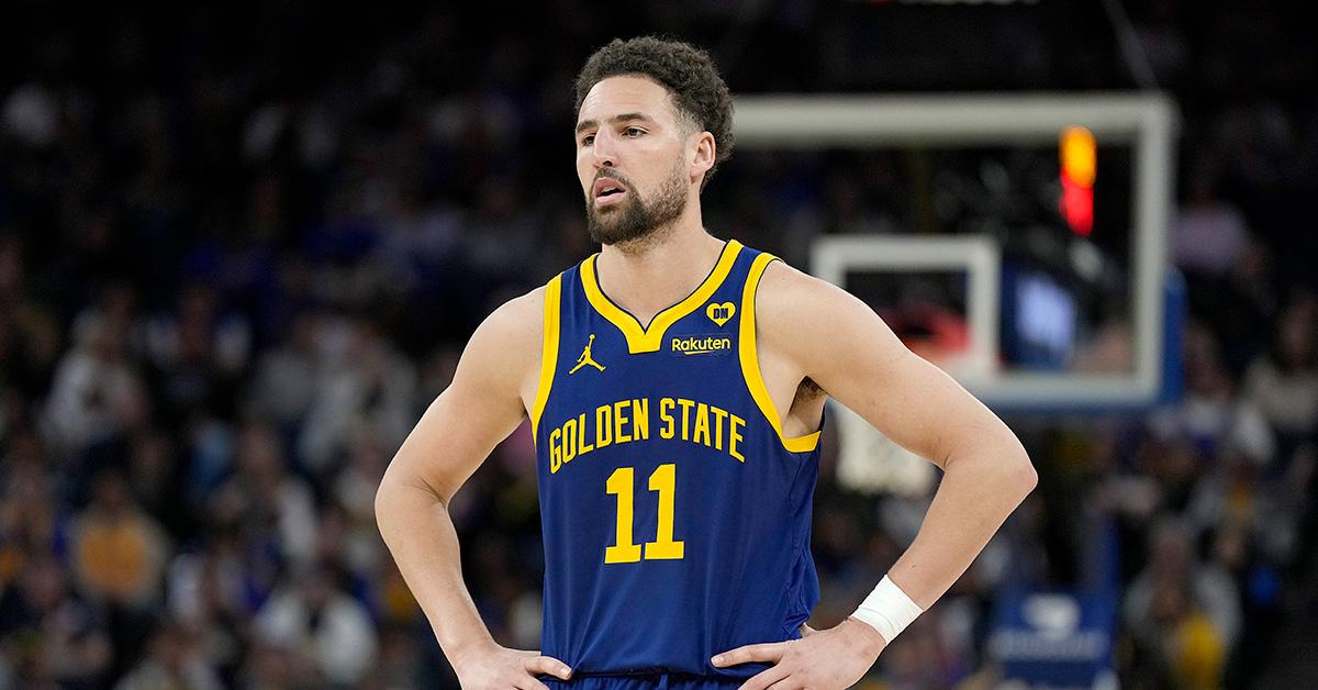 Klay Thompson with his hands on his hips during a game against the Utah Jazz. 