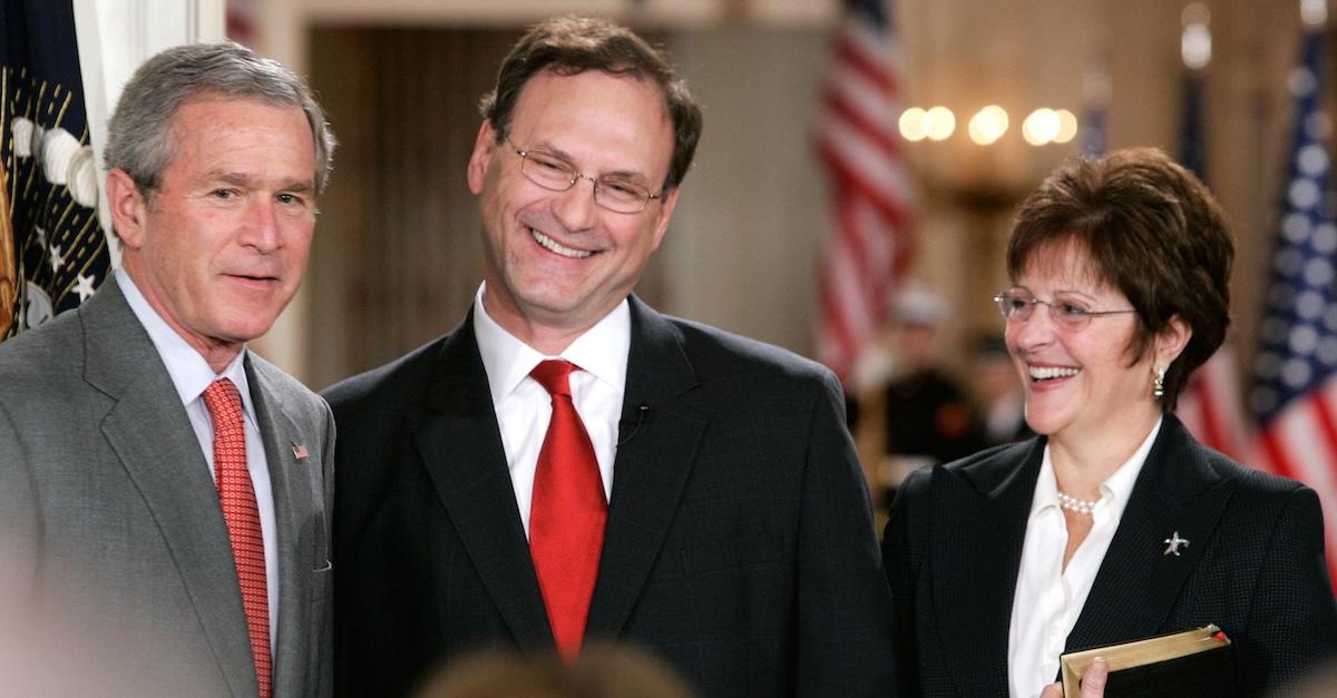 George W. Bush, Samuel Alito, and his wife Martha-Ann at the White House