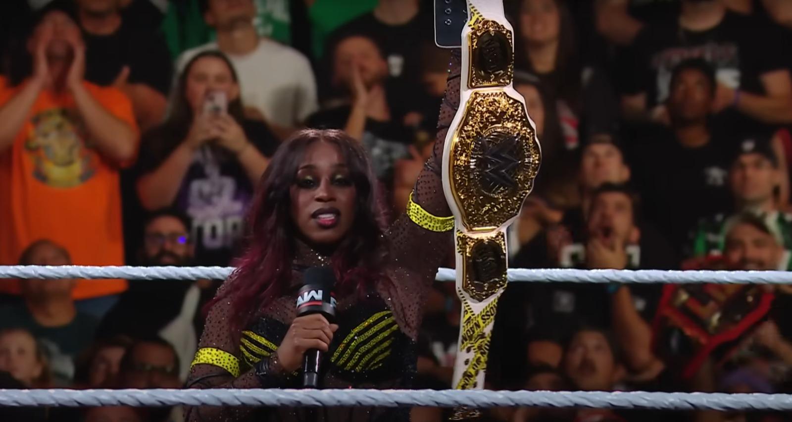 naomi-wwe-womens-world-champion