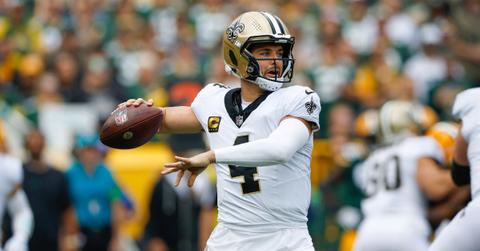 Derek Carr throwing a ball for the Saints in 2023.