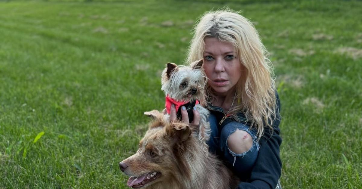 Tara Reid with her dogs in an open field.