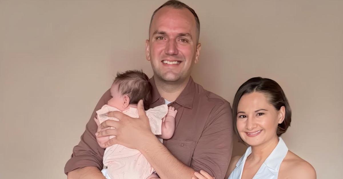 Gypsy Rose Blanchard (R) with Ken Urker and their daughter