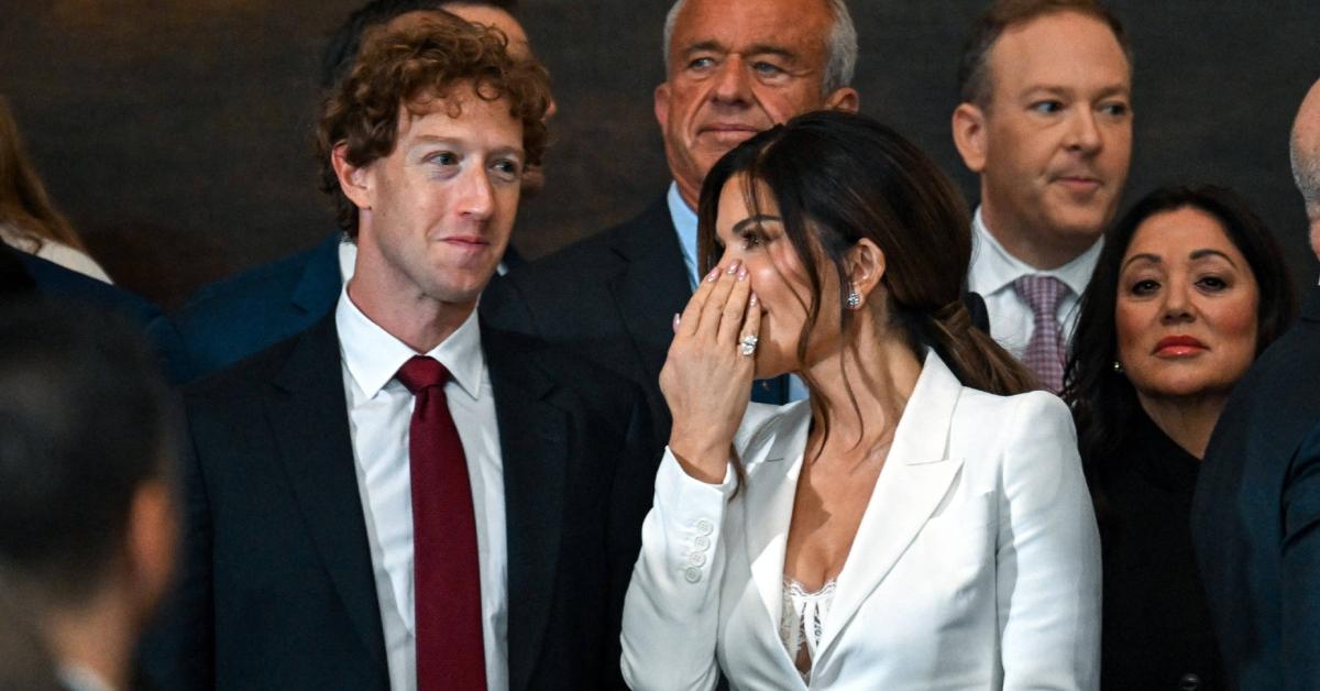 Mark Zuckerberg and Lauren Sanchez chat during Trump's second inauguration ceremony.