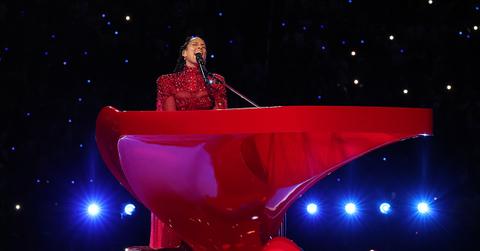 Alicia Keys playing the piano at the Super Bowl.