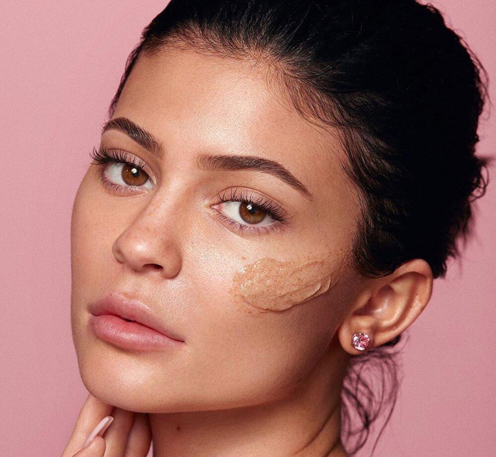 kylie skin walnut scrub