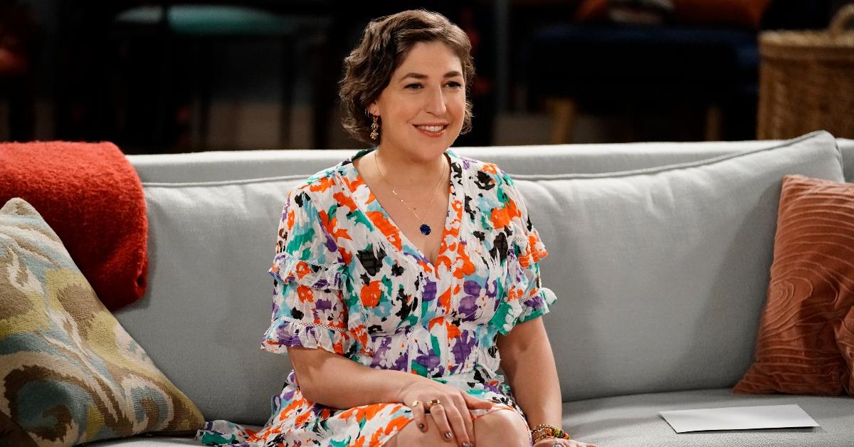 does mayim bialik play piano