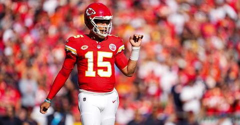 Patrick Mahomes wiggling his fingers during a game against the New York Jets.