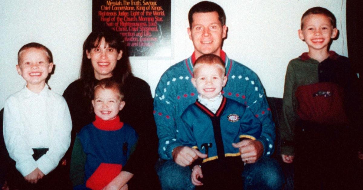 Andrea Yates, Russell "Rusty" Yates, and their five children pose in a picture