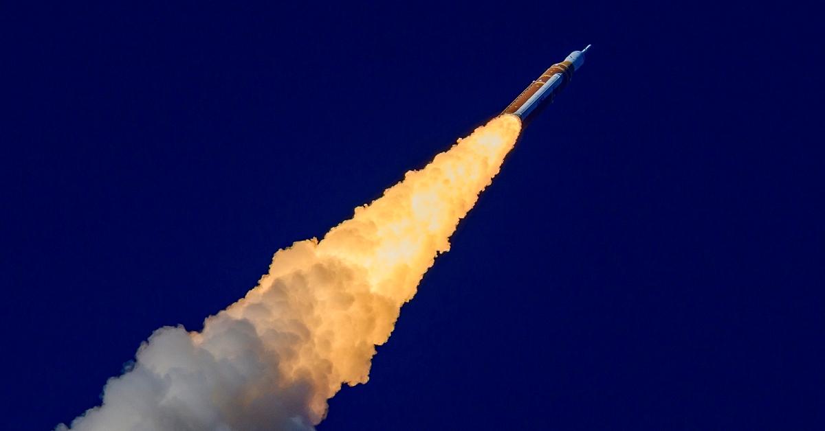 Why Do Rockets Curve After Liftoff? The Science Behind the Turn