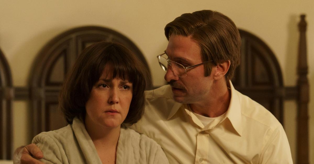 Betty (Melanie Lynskey) and Allan (Pablo Schreiber)