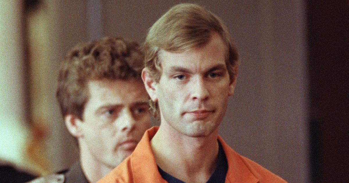 Jeffrey Dahmer entering courtroom in orange jumpsuit.