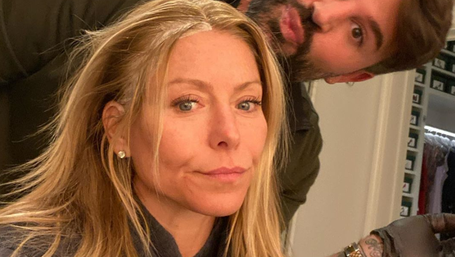 Kelly Ripa Looks Unrecognizable Without Makeup On