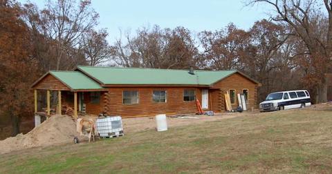 Joe And Kendra Duggar S House Sits Within View Of His Parents Place