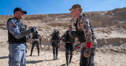 SPACE FORCE (L TO R) STEVE CARELL as GENERAL MARK R. NAIRD and NOAH EMMERICH as KICK GRABASTON