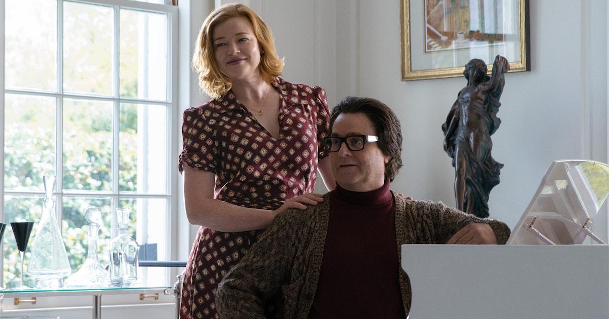 Sarah Snook and Zach Galifianakis in 'The Beanie Bubble'