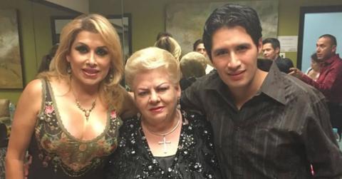 Paquita La del Barrio with people after a performance.