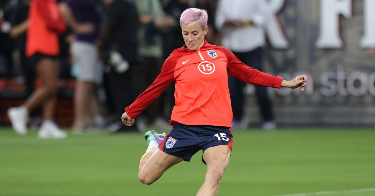 Megan Rapinoe at OL Reign warms up ahead of the 2023 NWSL Championship against NJ/NY Gotham