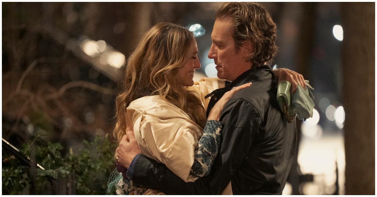 (l-r): Sarah Jessica Parker as Carrie Bradshaw and John Corbett as Aidan Shaw