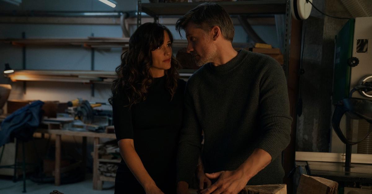 Hannah (Jennifer Garner) and Owen (Nikolaj Coster-Waldau) talk in their garage. 