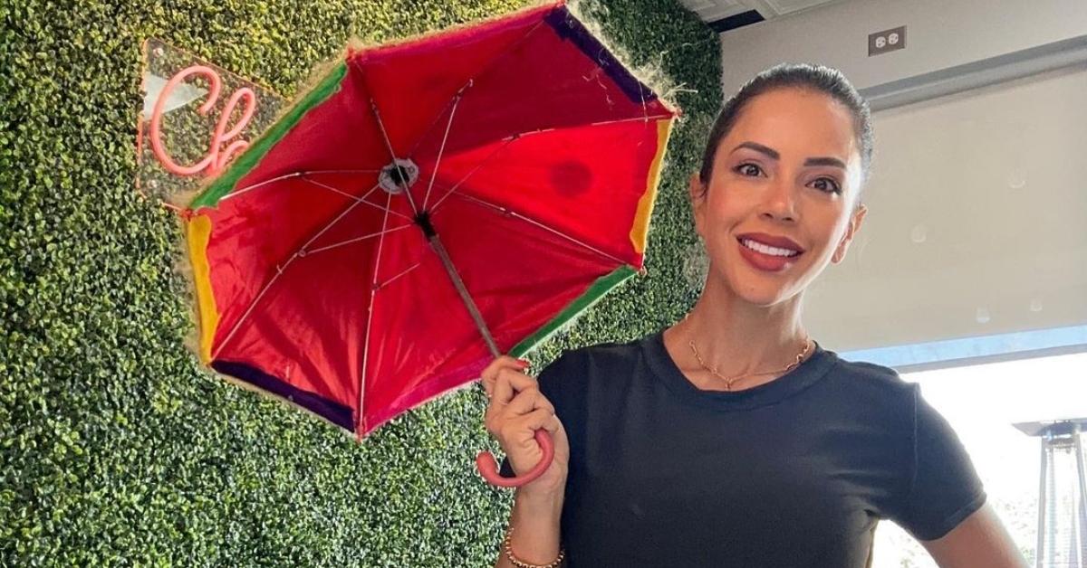 Jasmine from 90 Day Fiance with an umbrella